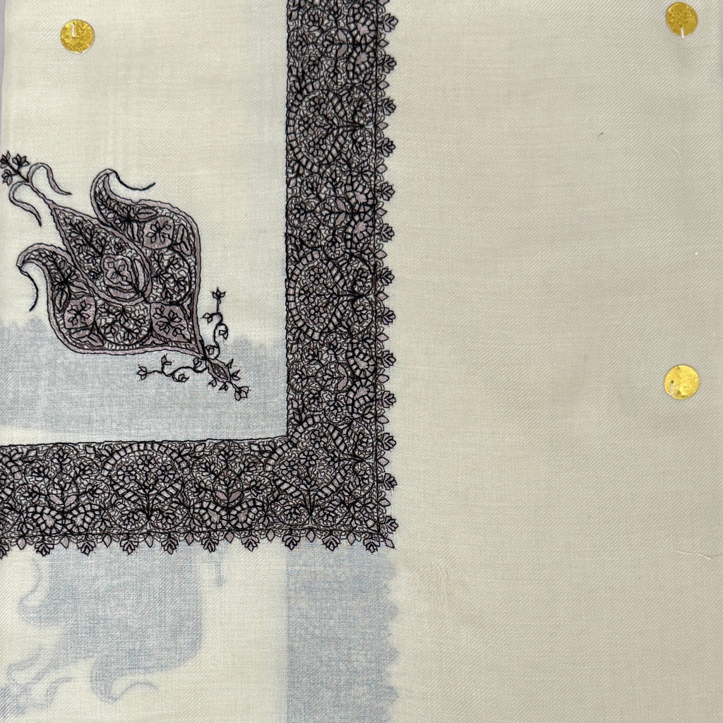 Ivory Yemeni embroidered shmagh keffiyeh - embroidery detail | Ghutrah